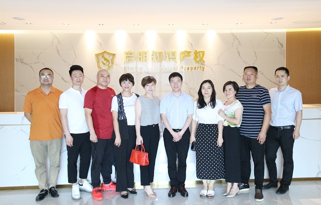 嘉兴湖南商会轮值会长刘第晟、秘书长曾婵娟一行莅临公司指导交流