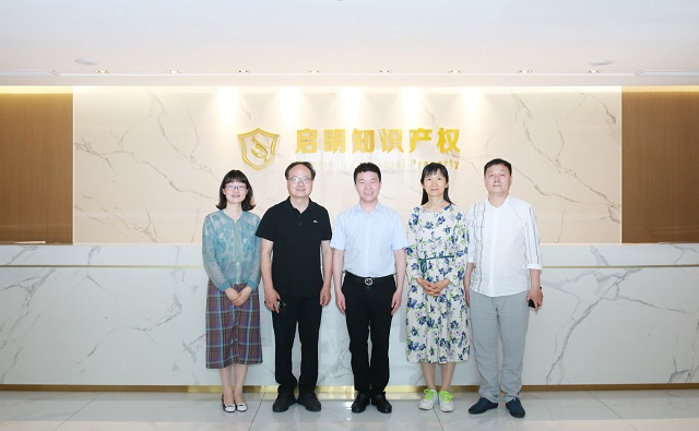 嘉兴市商务局、民建嘉兴市委会领导一行莅临公司指导工作